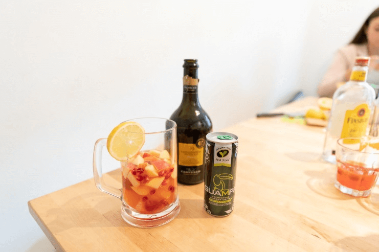 Ramazozzi und ein Steviabasierter Energiedrink als Cocktail