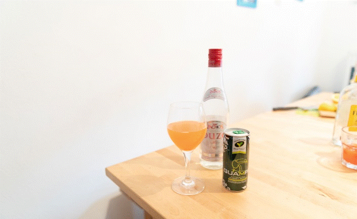 Ouzo und ein Steviabasierter Energiedrink als Cocktail